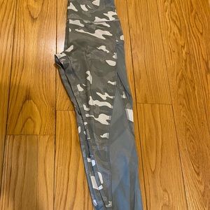 Army camo cropped leggings